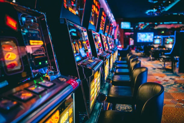 halo777 mobile app on Android showing account dashboard and live dealer lobby